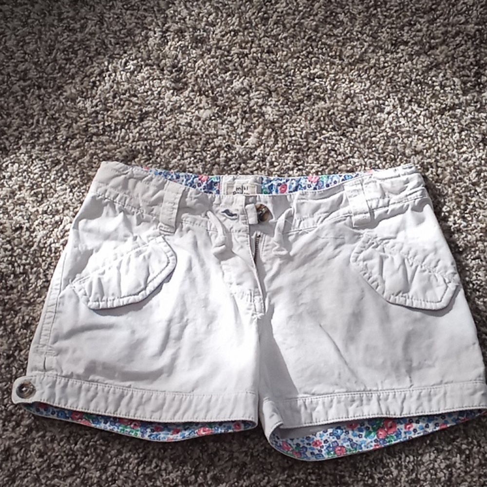 3/$15 🛍 Boden shorts